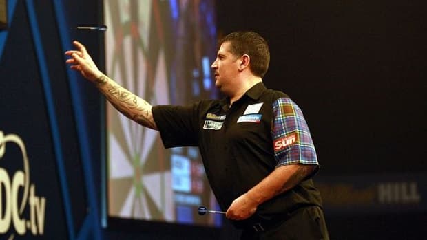Gary Anderson all focused aiming