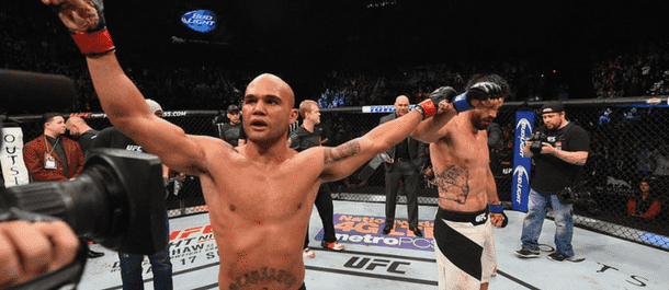 Robbie Lawler defeats Carlos Condit