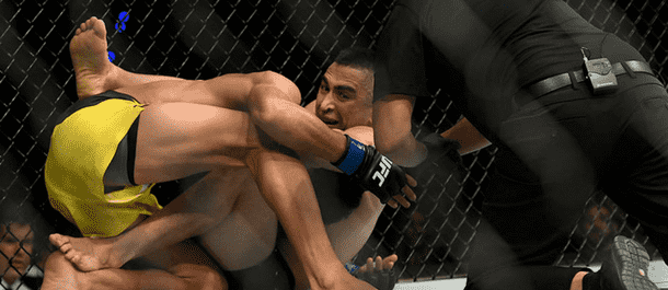 Ricardo Lamas chokes out Charles Oliveira