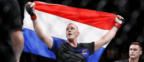 Stefan Struve Celebrates