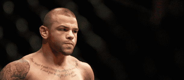 Thiago Alves staredown