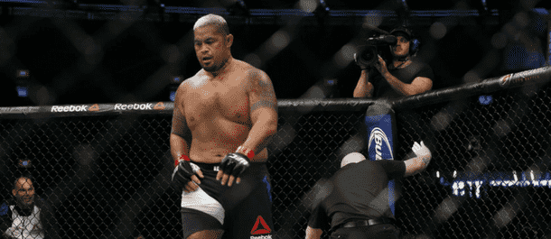 Mark Hunt defeats Derrick Lewis in New Zealand