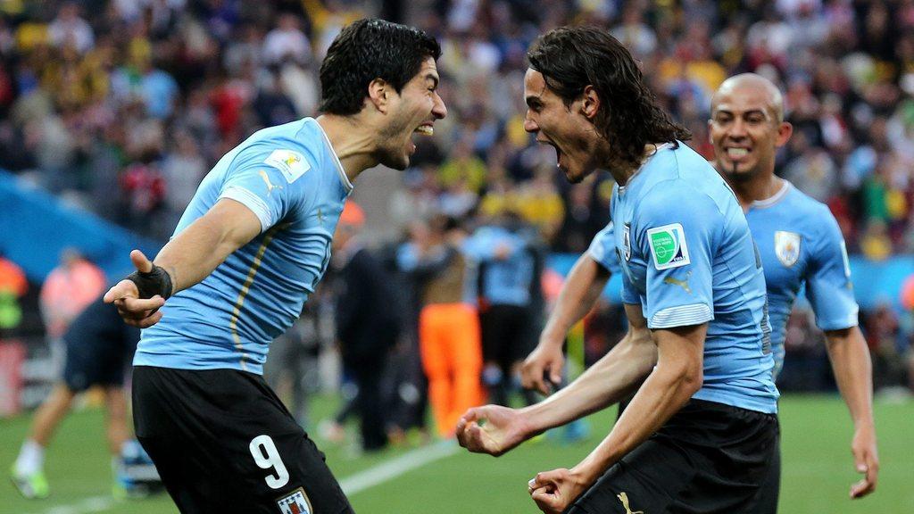 Edinson Cavani and Luis Suarez celebrate Uruguay win