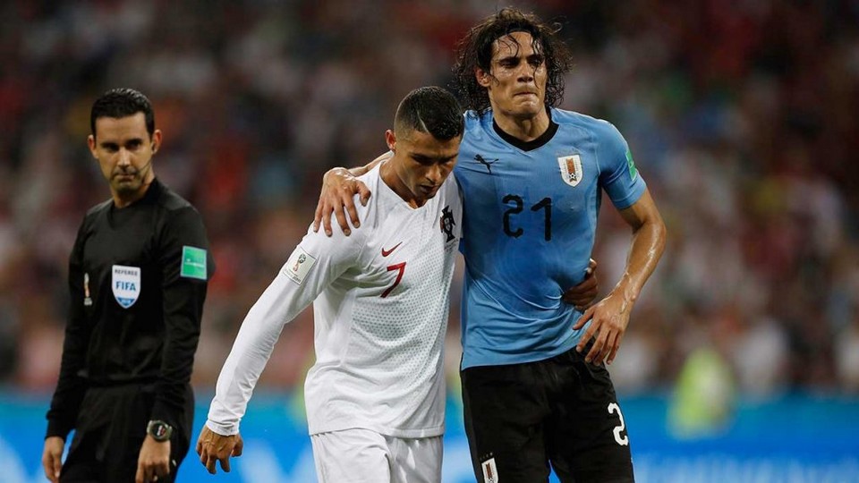 Edinson Cavani is in a battle to be fit for the quarter final