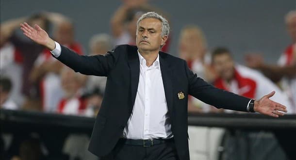 Jose Mourinho is upset at Manchester United's transfer policy.