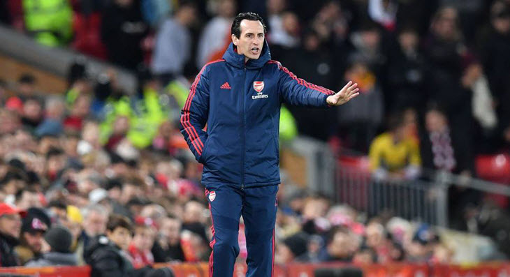 Unai Emery on sideline