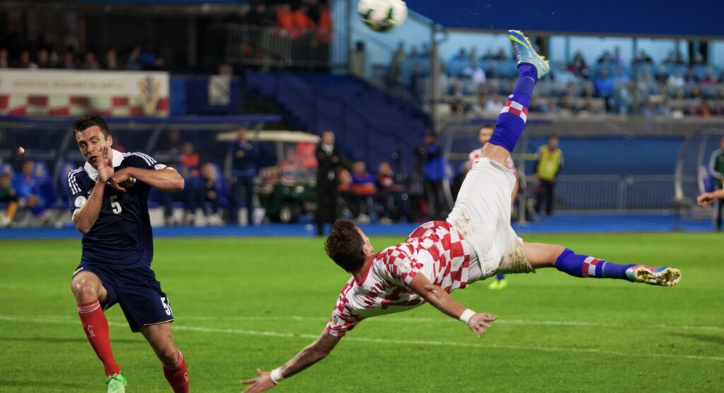 Mario Mandžukić overhead kick