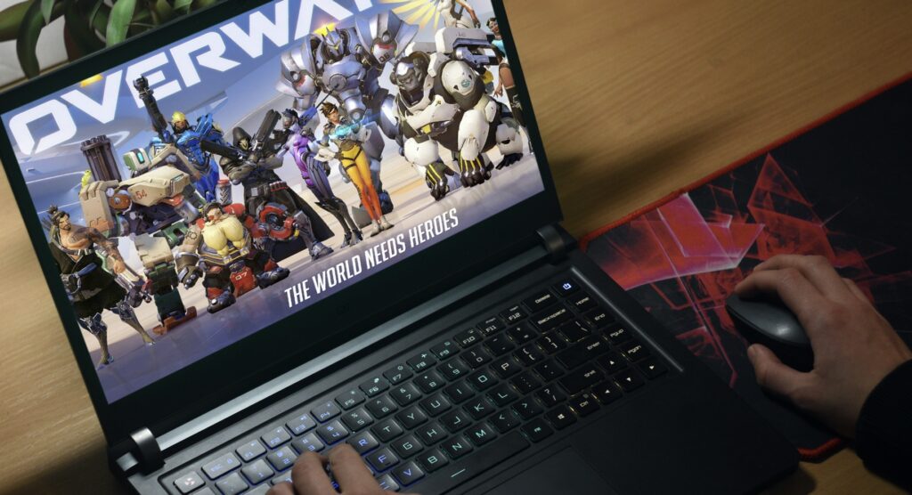 Overwatch loading screen on laptop