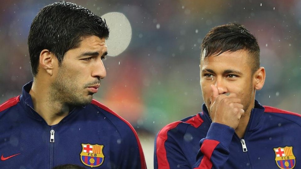 Luis Suarez (L) and Neymar (R) of Barcelona prior to the 2017 UEFA Champions League round of 16