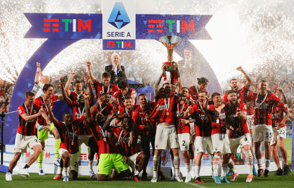 AC Milan lifting the trophy after winning Serie A 2021/22