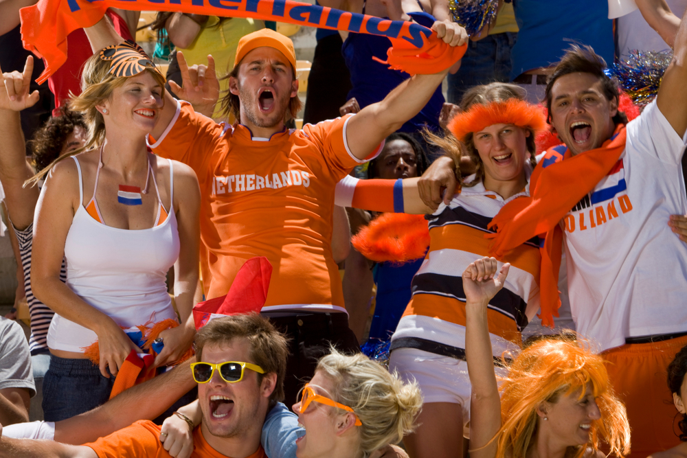 Nederlandse fans bij een voetbalwedstrijd